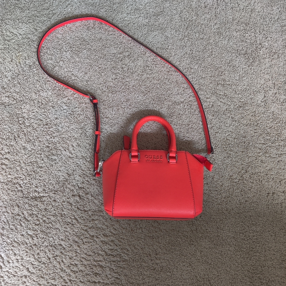 NEW Guess Purse 👛👜 - Picture 3 of 8